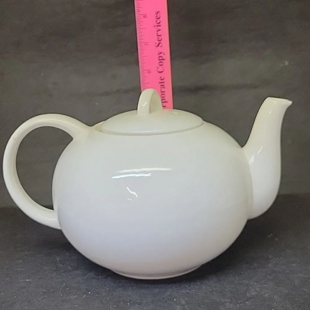 White‎ Teapot With 2 Syracuse China Cups